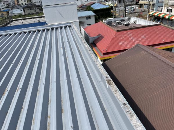 マンション屋根　笠木　雨漏り